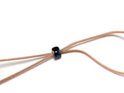 チェコ製 3カットビーズ 2/0 （ジェット レンブラント）と1ｍｍコード