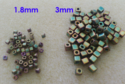 スクエアビーズ1.8ｍｍと3ｍｍサイズ比較